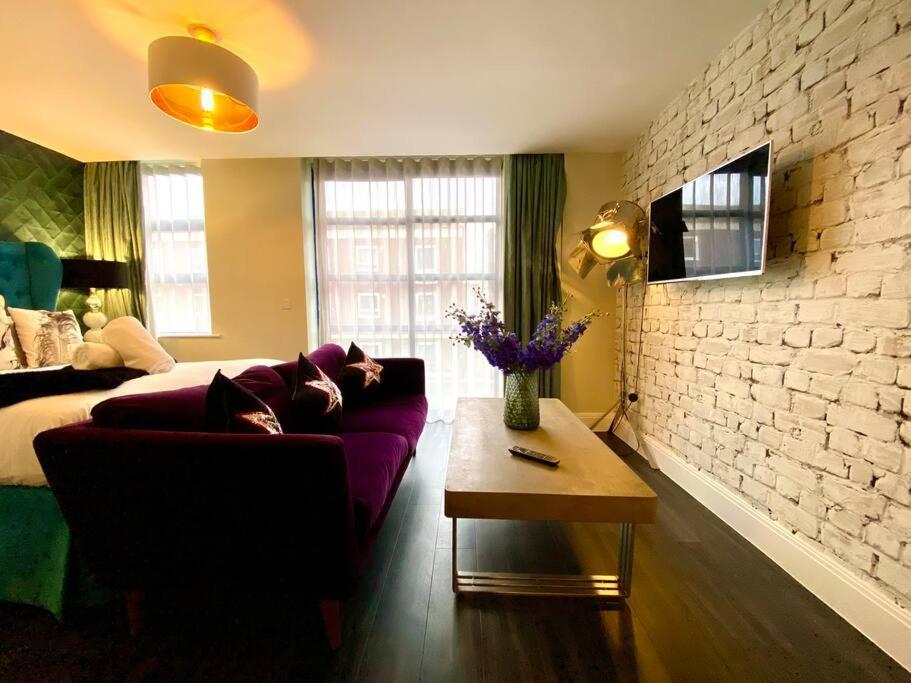 Stunning Apartment Suite - Free Parking & Wifi! Poole Eksteriør billede