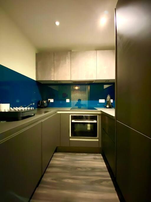 Stunning Apartment Suite - Free Parking & Wifi! Poole Eksteriør billede
