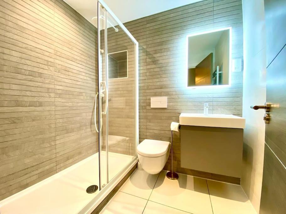 Stunning Apartment Suite - Free Parking & Wifi! Poole Eksteriør billede