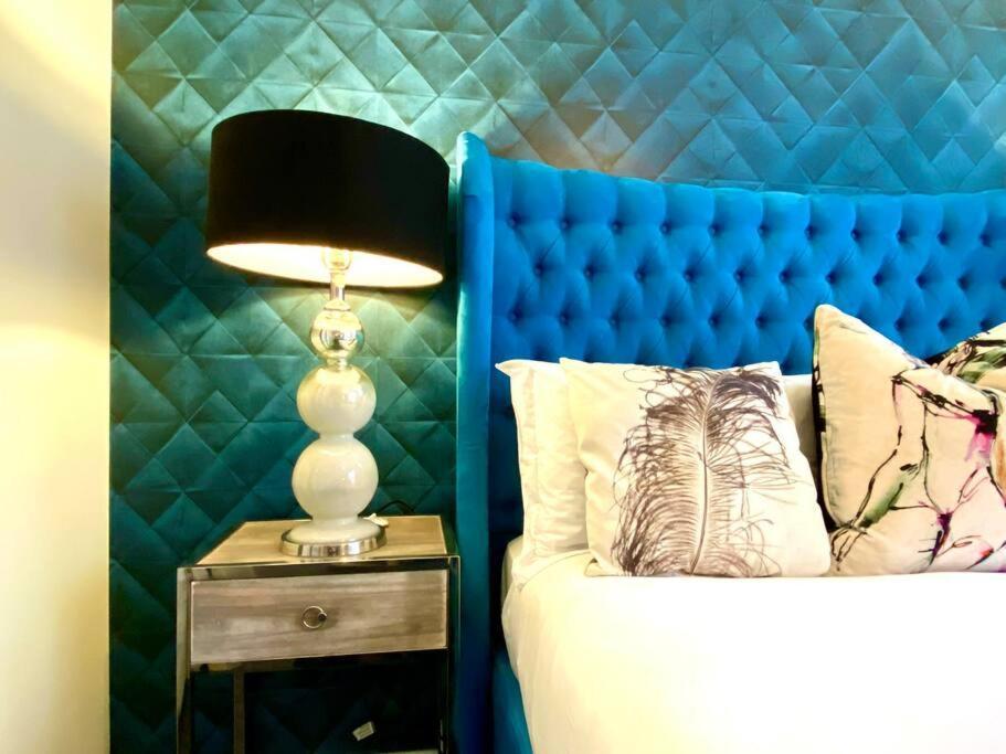 Stunning Apartment Suite - Free Parking & Wifi! Poole Eksteriør billede